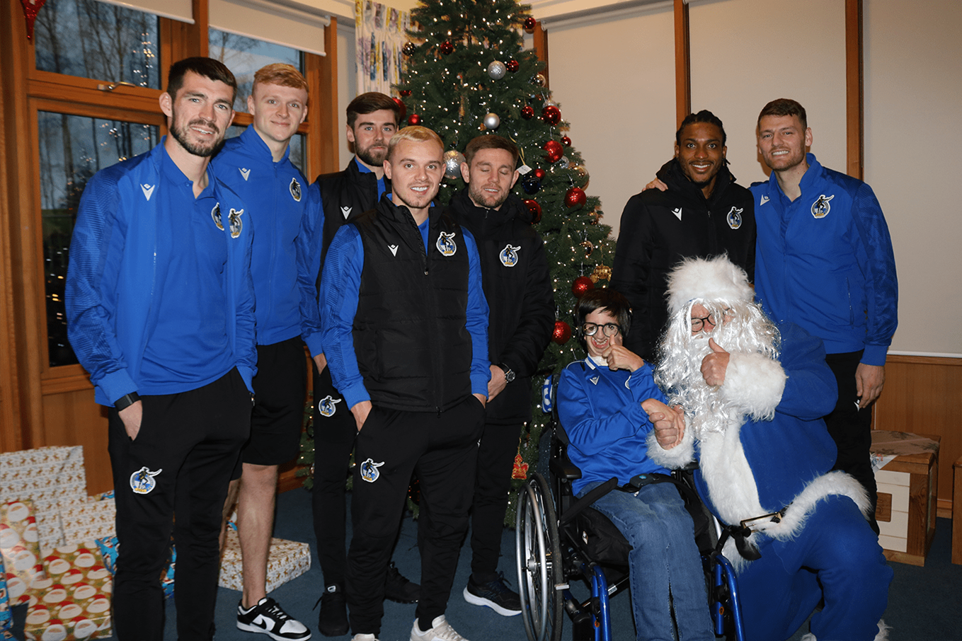 Bristol-Rovers-Childrens-Hospice-Visit-2023-2-min.png